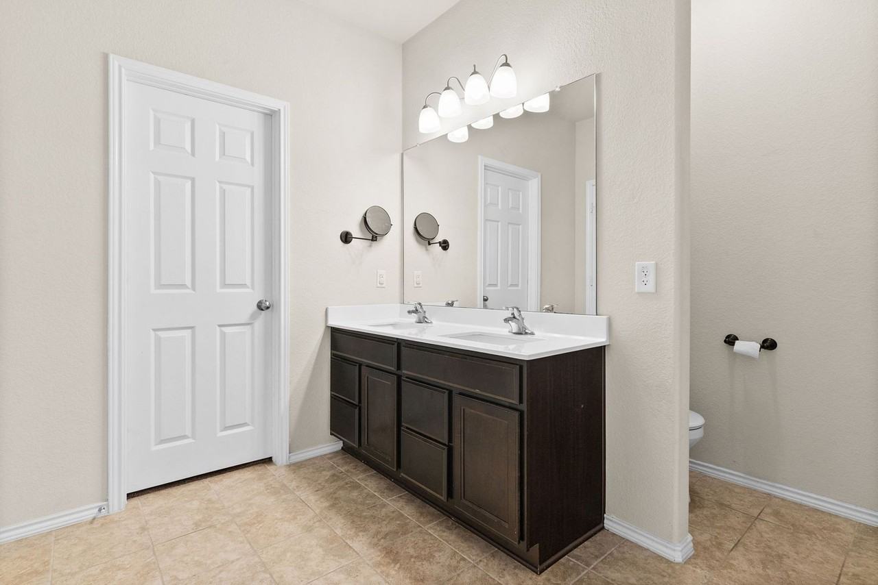 810 Hobby Rd - Photo 5 of 15