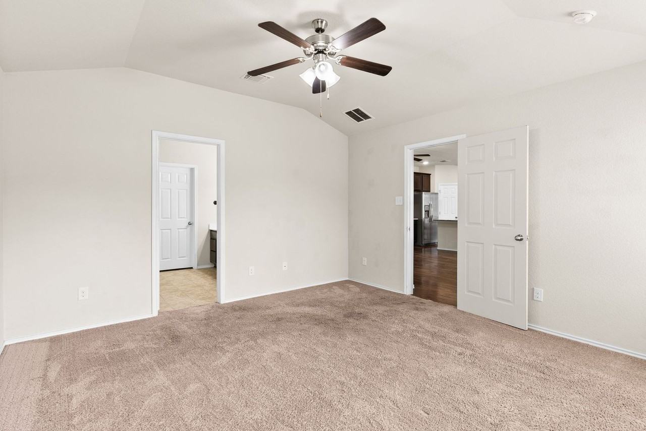 810 Hobby Rd - Photo 6 of 15