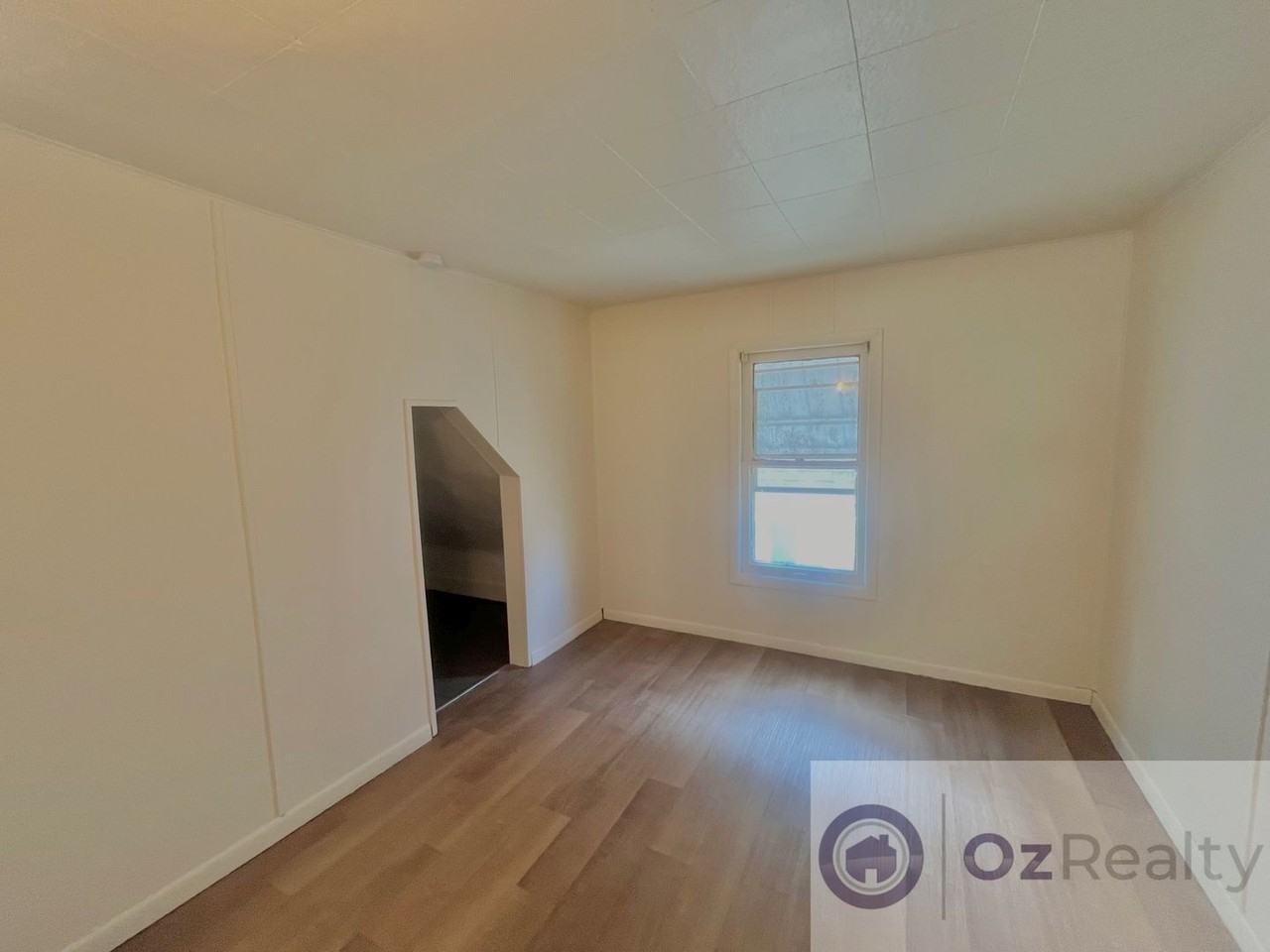 Prime Living in La Grange: Stylish Duplex for the Modern Couple - Photo 3 of 9