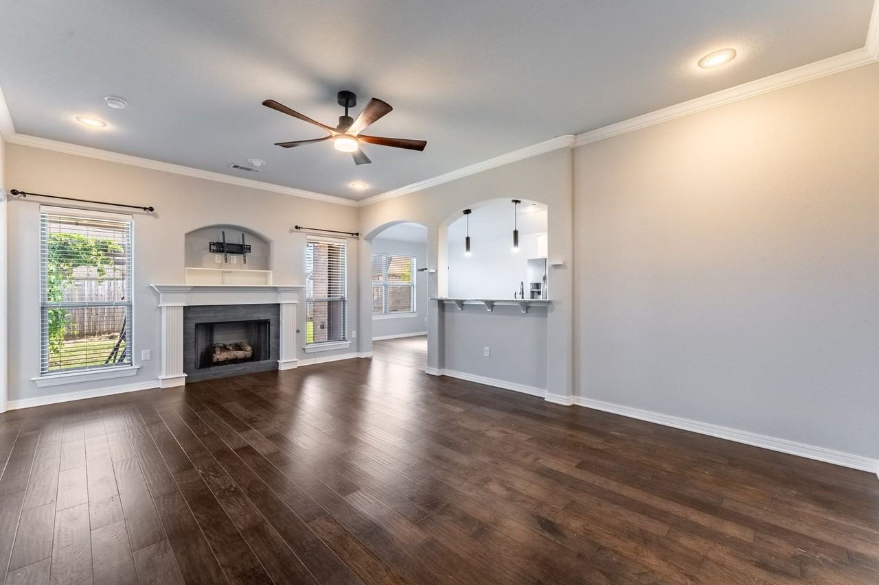 200 Genoa Way - Photo 3 of 21