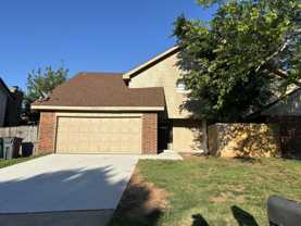 9006 N Rockwell Dr - Photo 1 of 1