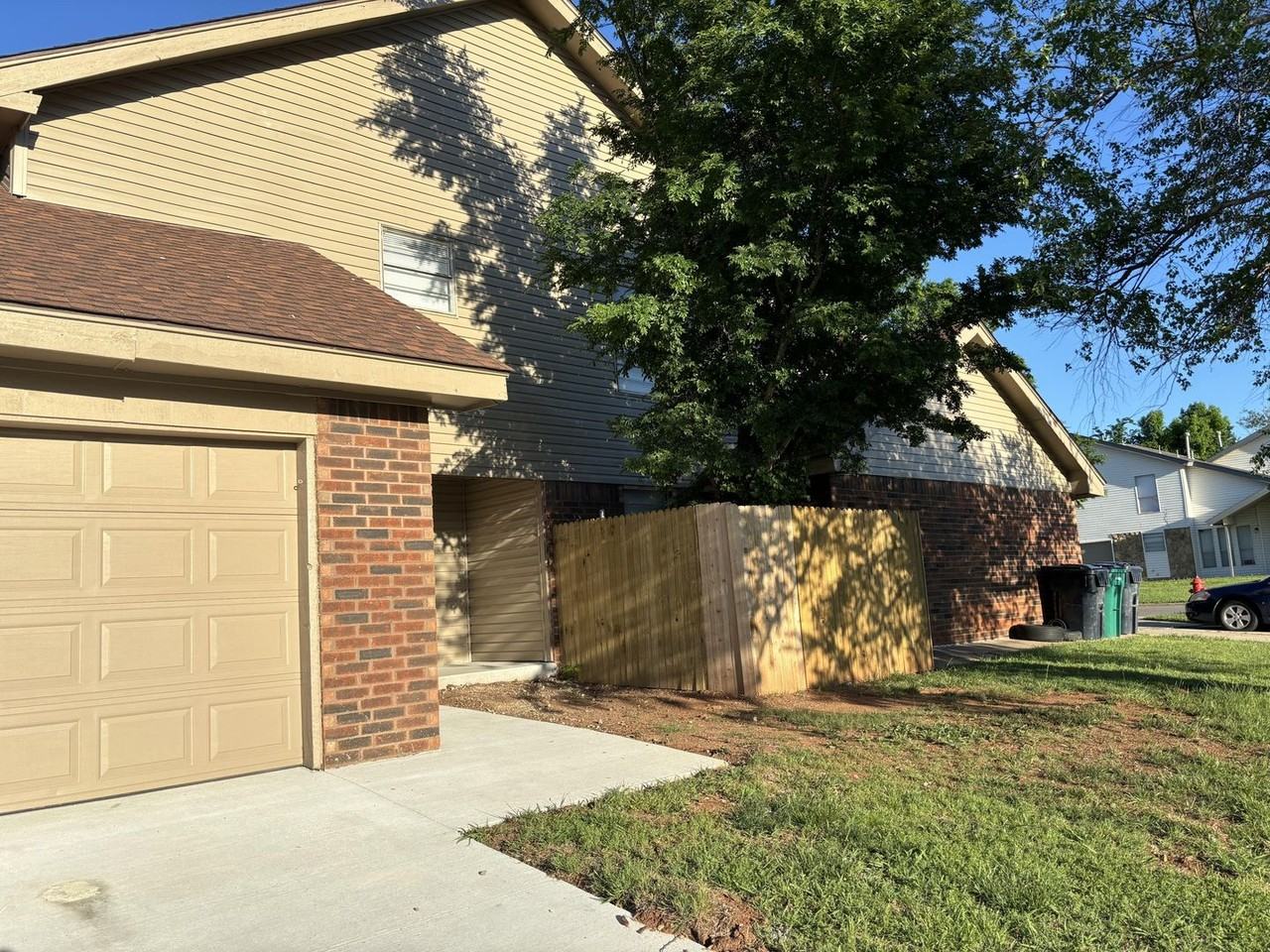 9006 N Rockwell Dr - Photo 3 of 39