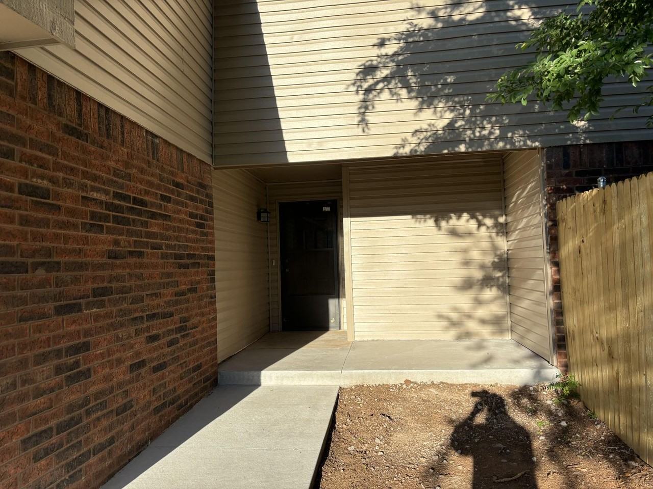 9006 N Rockwell Dr - Photo 4 of 39