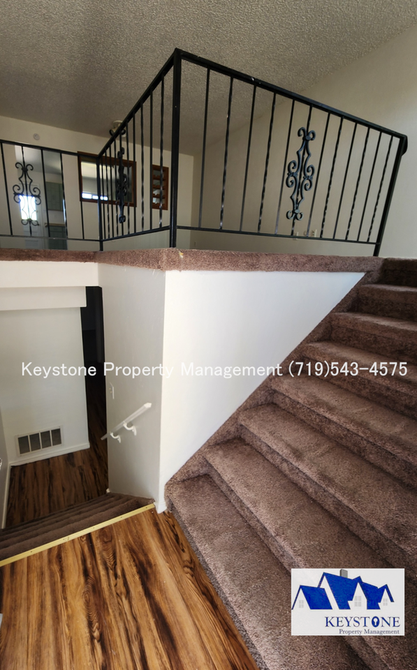 949 S Honeysuckle Dr - Photo 4 of 15