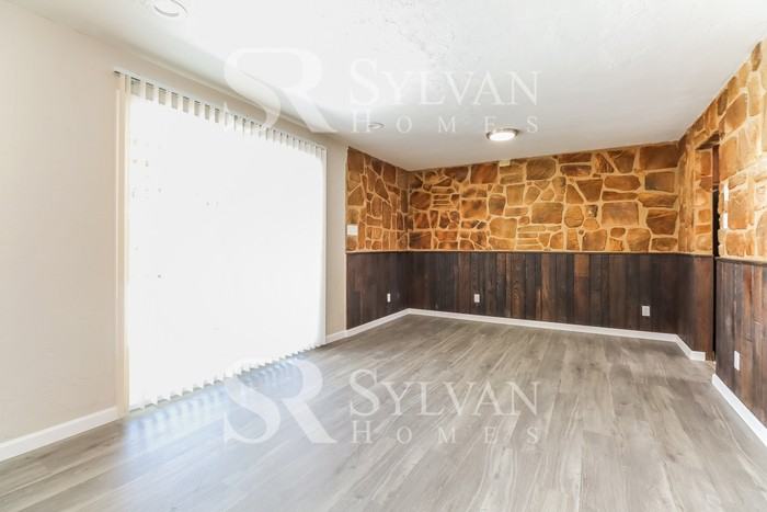 100 Greenwood Dr - Photo 3 of 16