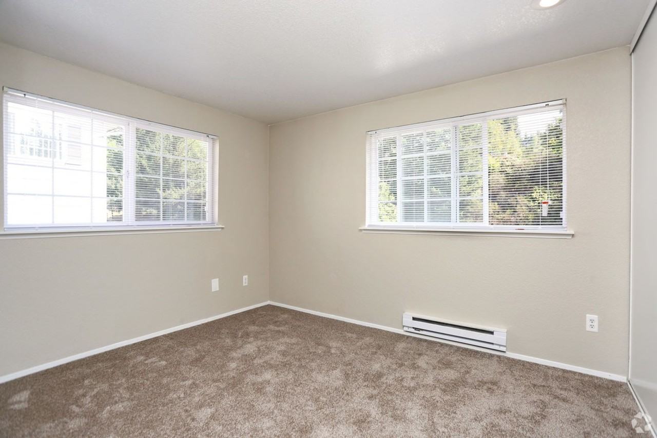 Signature Townhomes - Photo 4 of 19