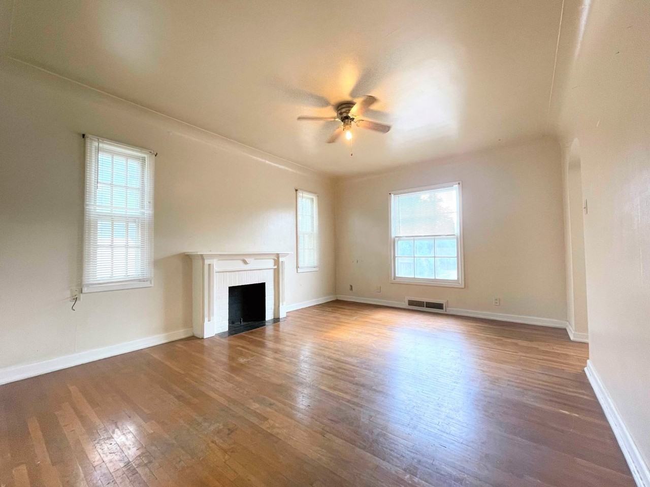 709 N Adams St - Photo 2 of 11