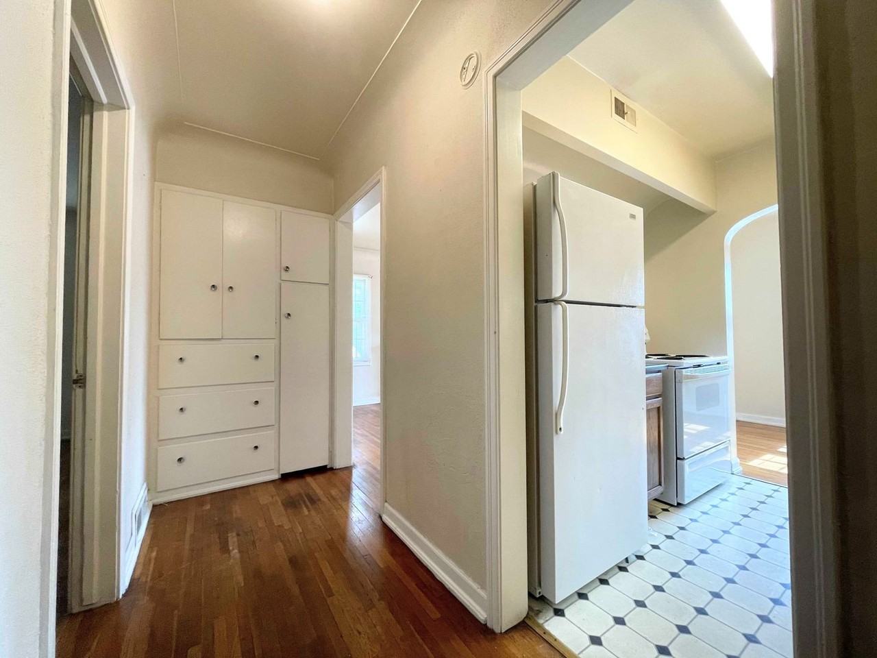 709 N Adams St - Photo 3 of 11