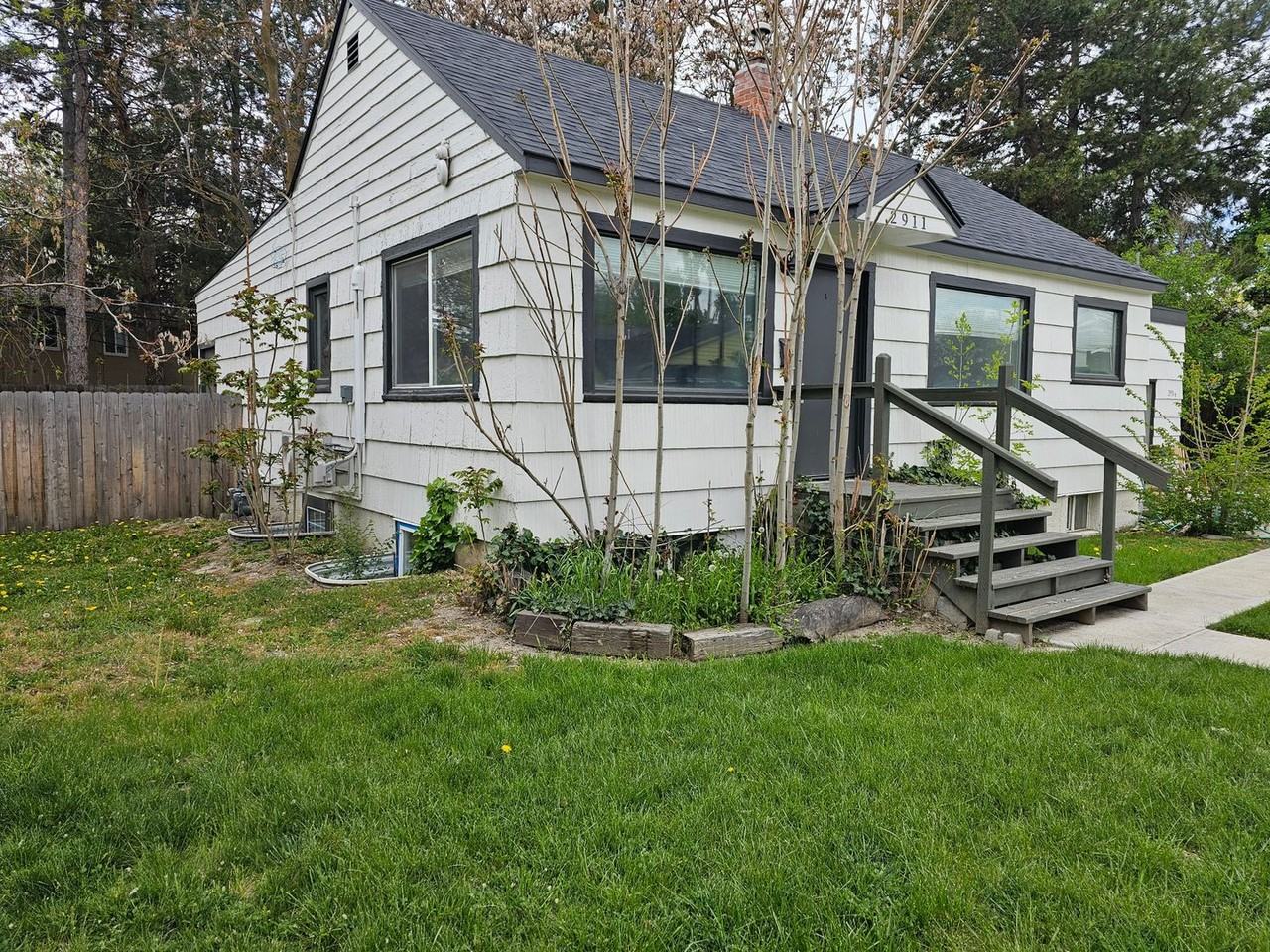 2911 W Moore St - Photo 2 of 29