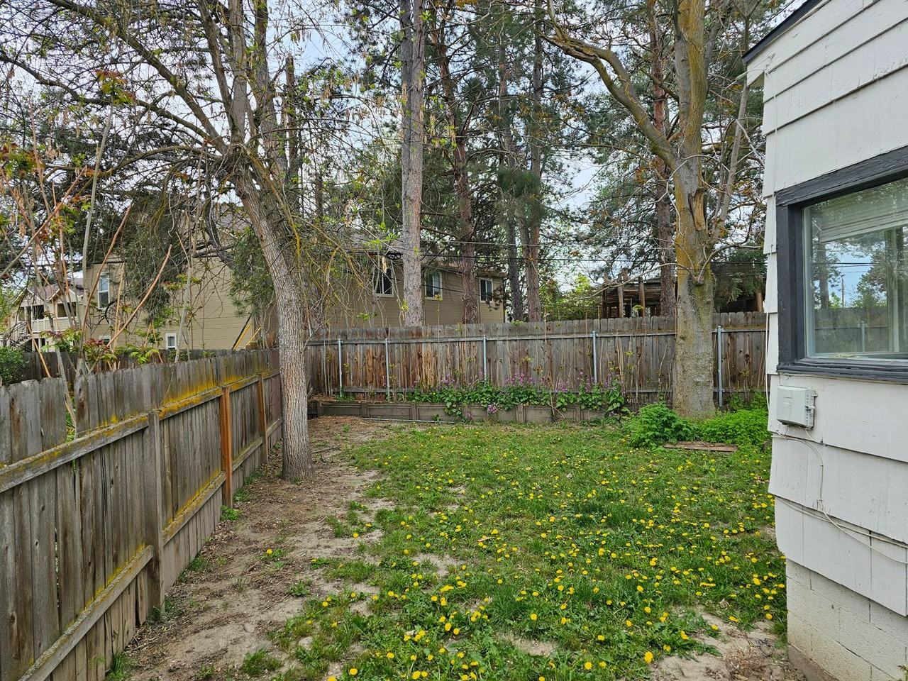2911 W Moore St - Photo 3 of 29
