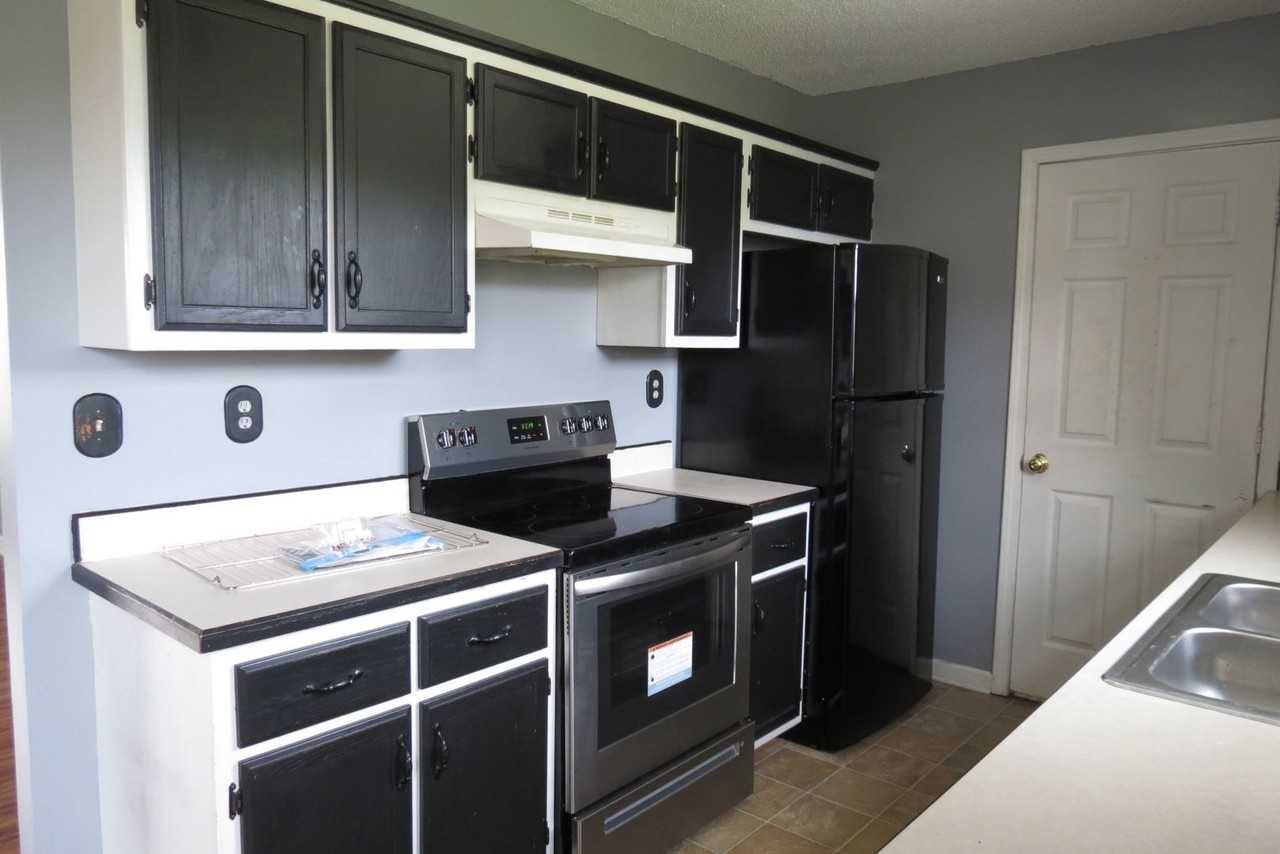 200 Rusty Dr - Photo 2 of 14