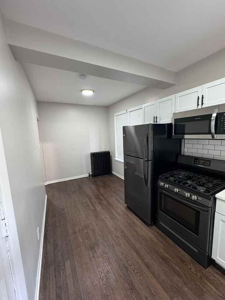 Clark/North Shore Apartments 6657 N Clark St. / 163341 W. North