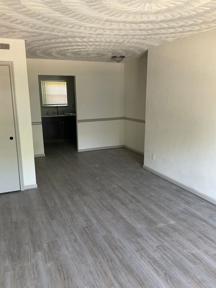 a2905L - Photo 2 of 8