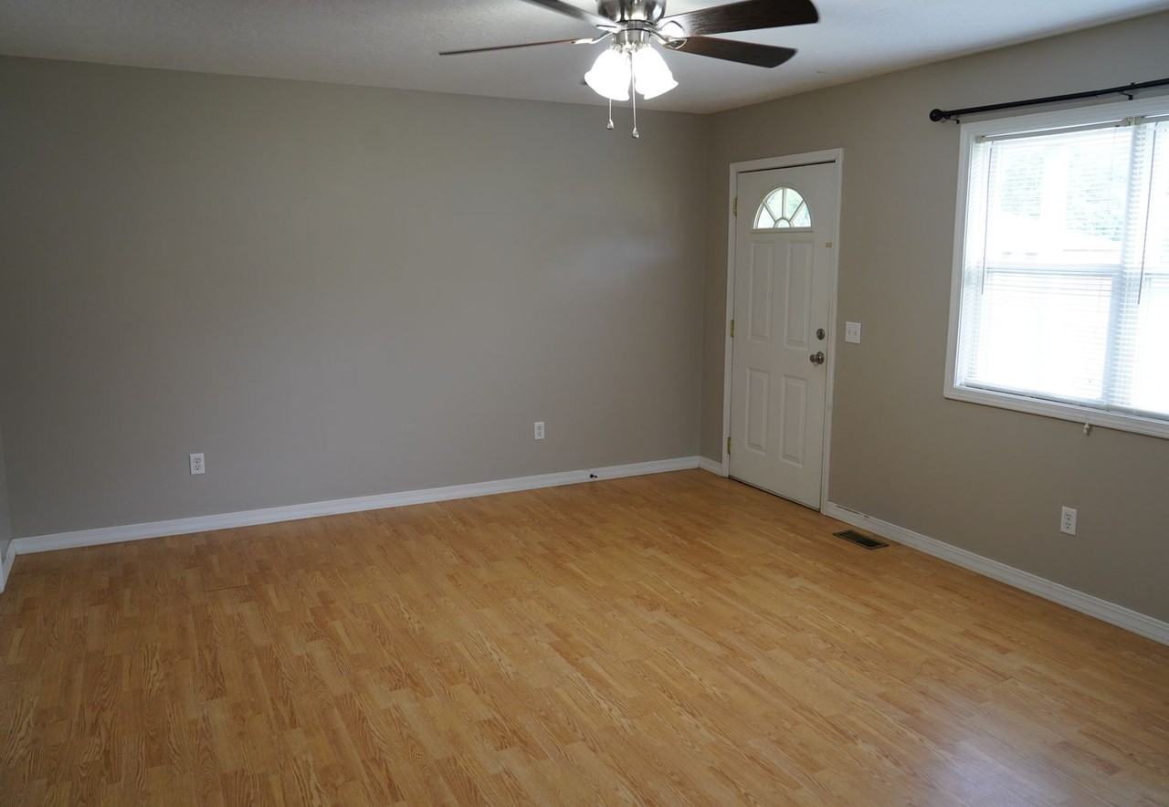 115 Bo Dr - Photo 2 of 11