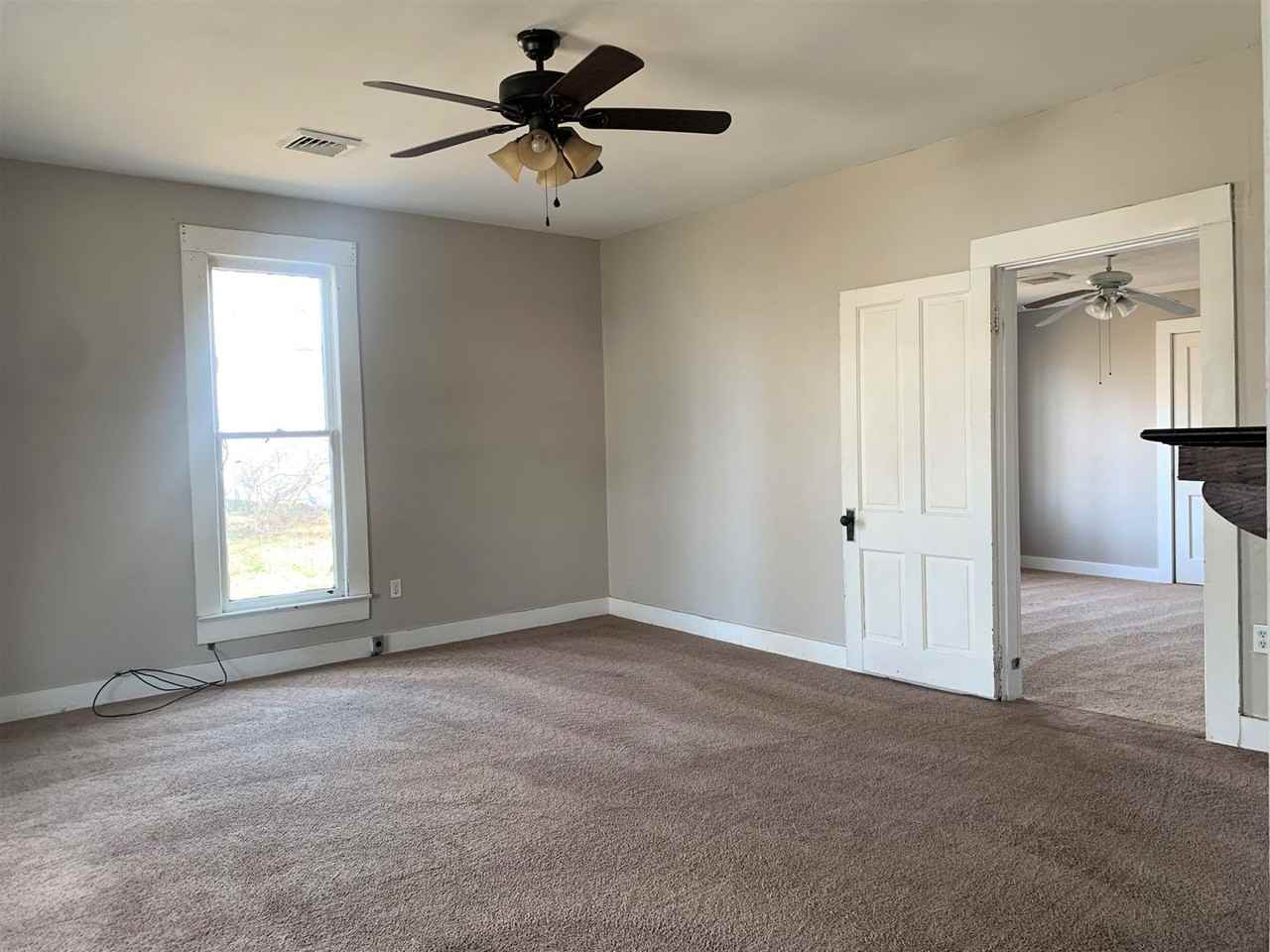 221 N College - Photo 2 of 6