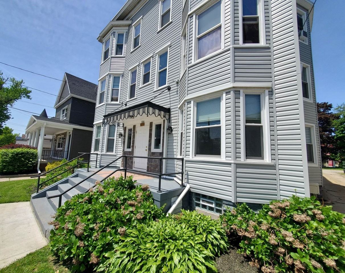 326w8th - Photo 4 of 24