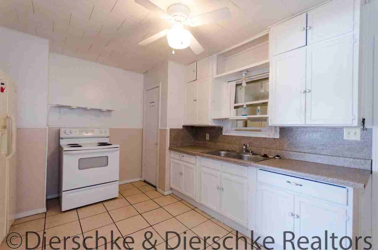 2025 San Antonio St - Photo 5 of 9