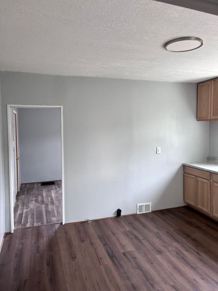 130 S 11th St Apt A - Photo 3 of 6