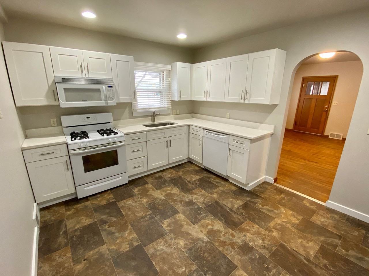 921 S Sherman Ave - Photo 2 of 16