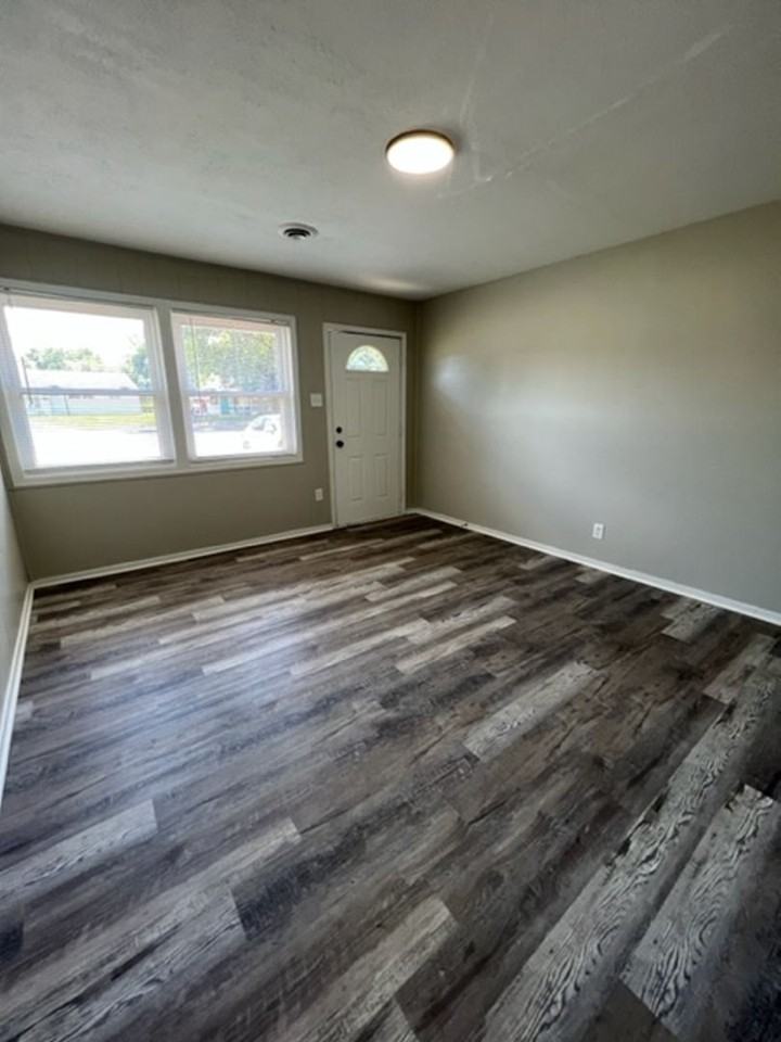 3545 Lewis Cir - Photo 3 of 16