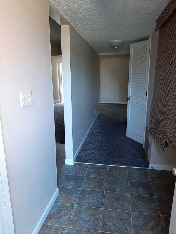 314 W Hahn Ave - Photo 3 of 17