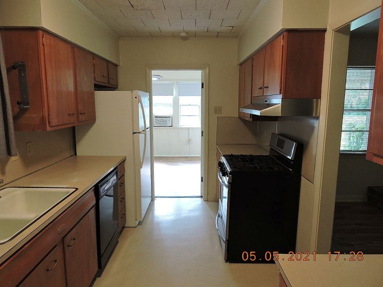 1287 Rodney Dr - Photo 7 of 20