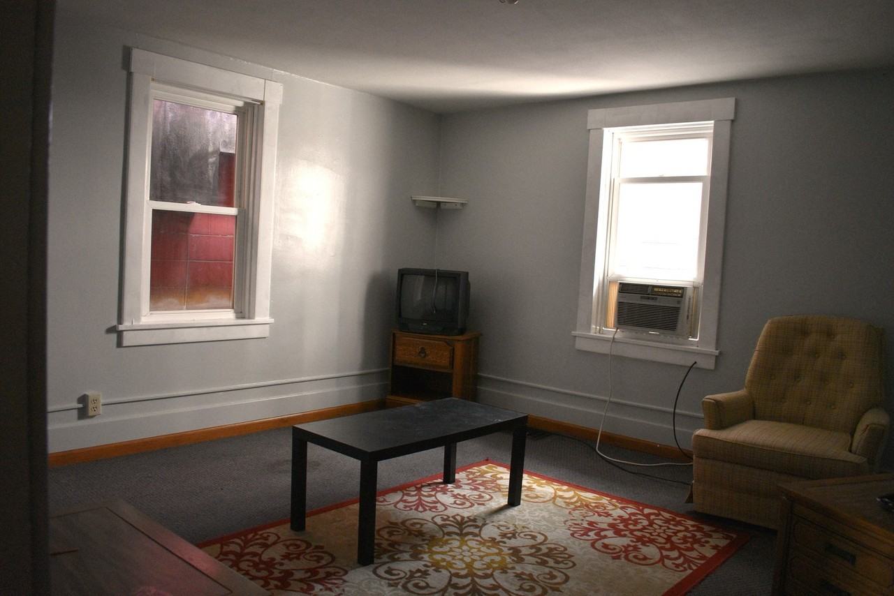 1106 Philadelphia St - Photo 3 of 8