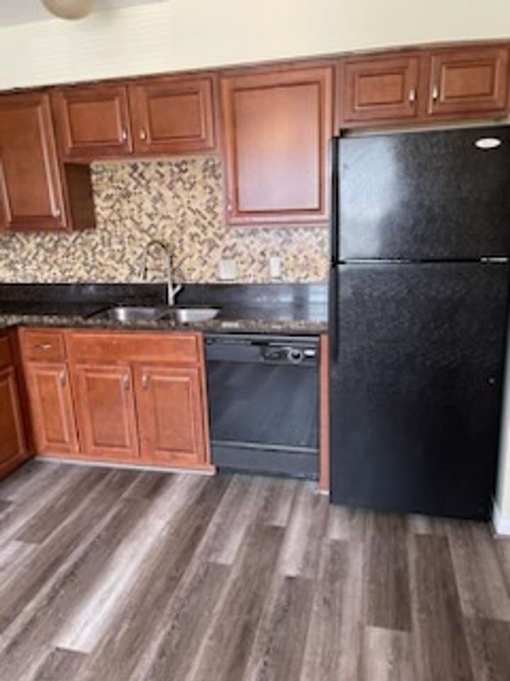 4306 Eileen Ct - Photo 3 of 17