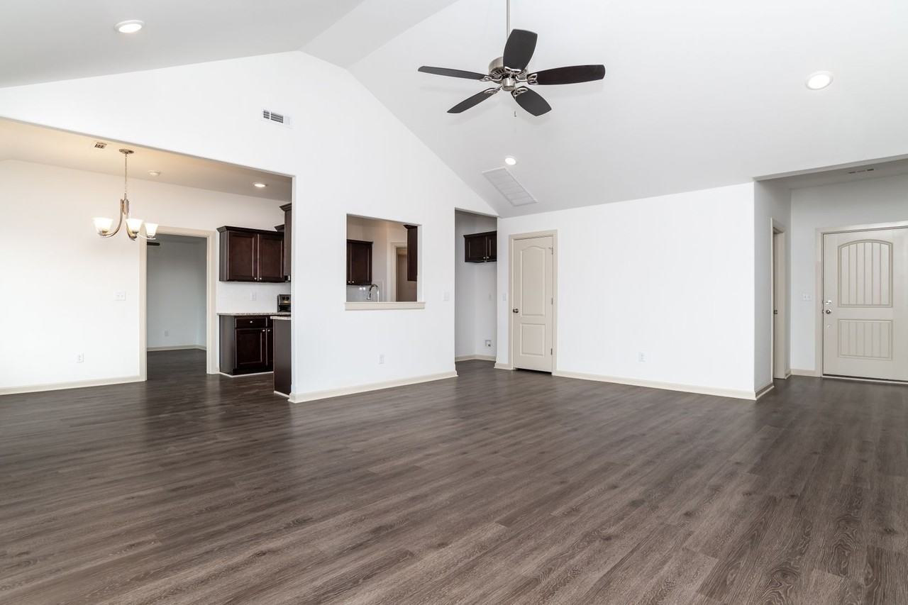 103 Lion Dr N - Photo 2 of 14