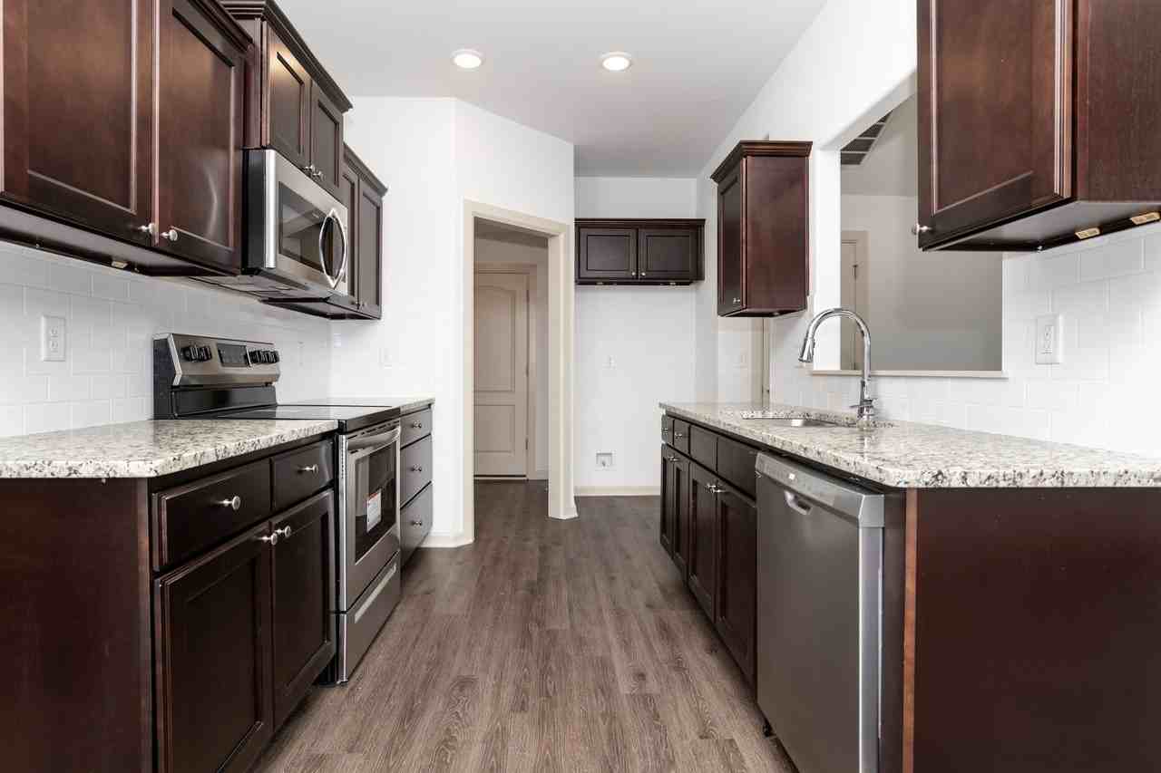 103 Lion Dr N - Photo 3 of 14