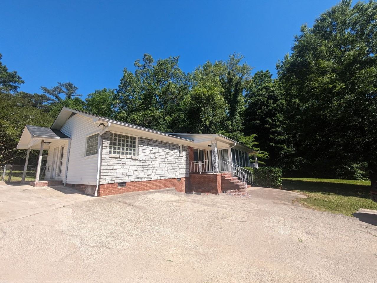 1113 Jenkins Dr - Photo 2 of 17