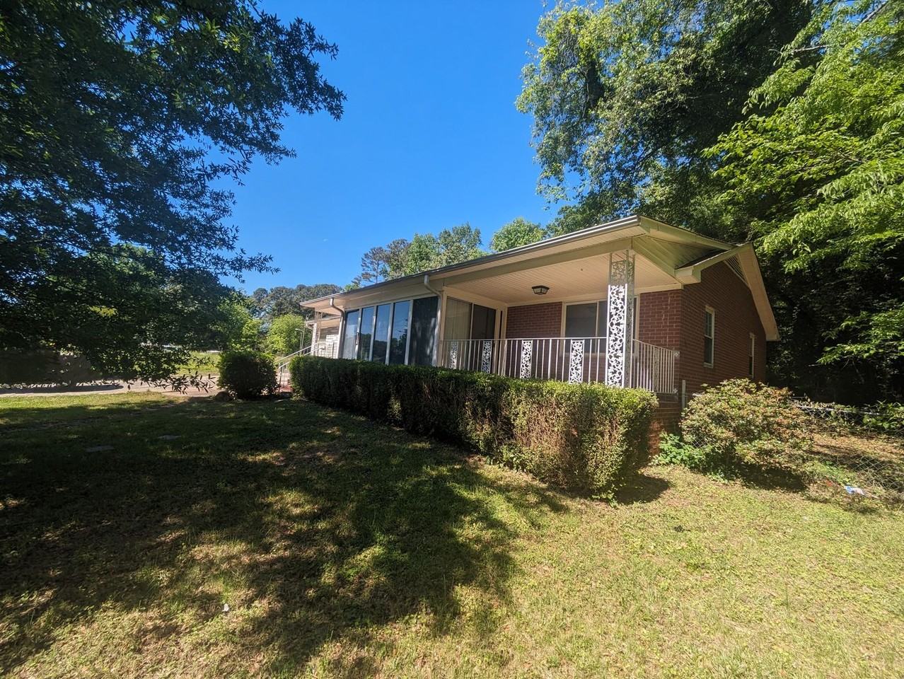 1113 Jenkins Dr - Photo 3 of 17