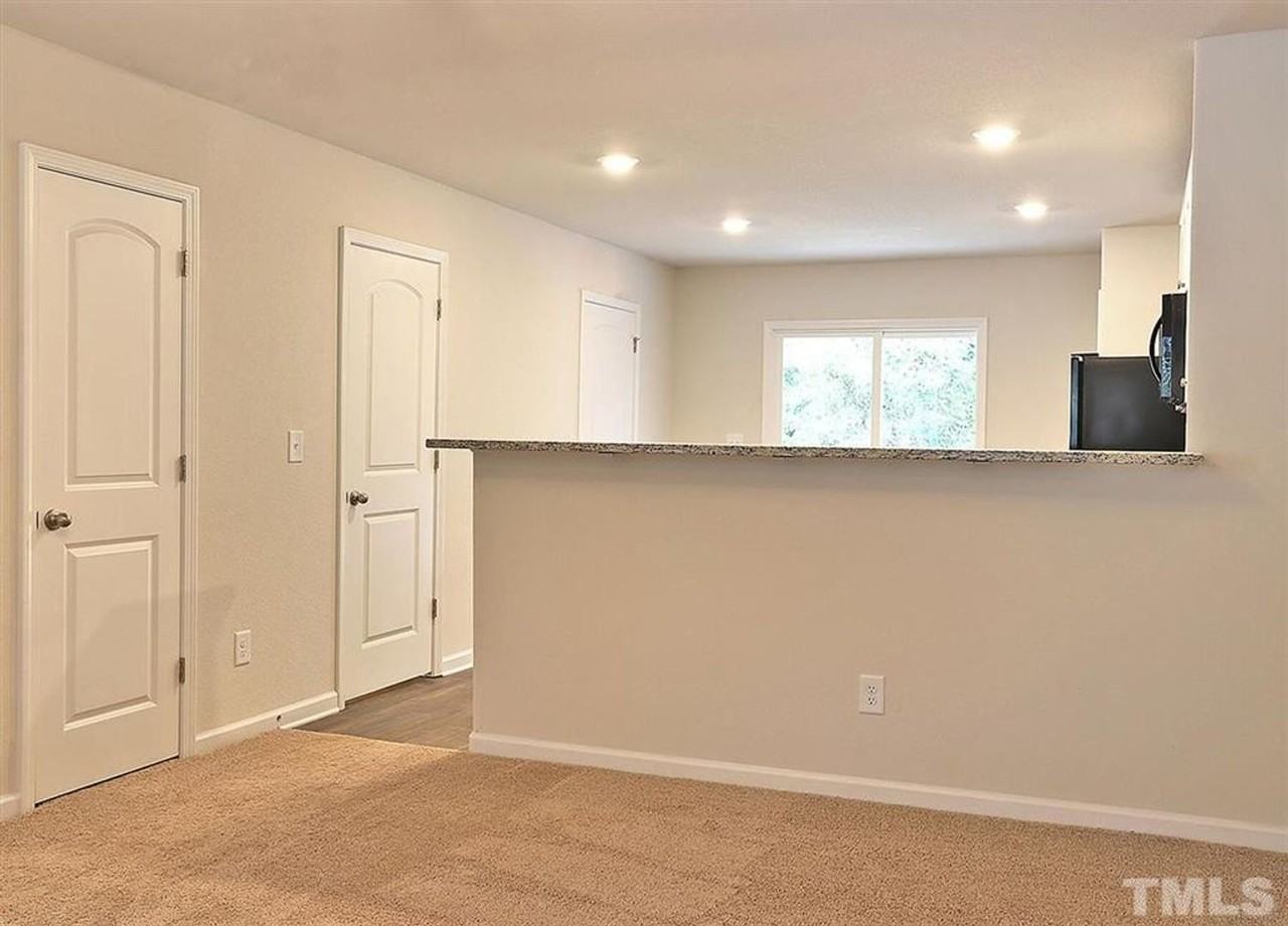 918 E Green St #E103 - Photo 5 of 12
