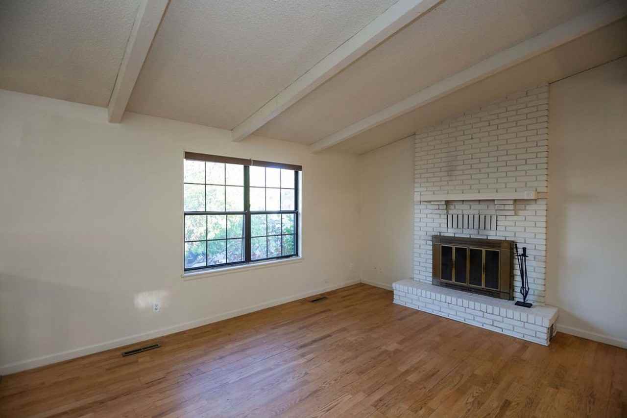 2913 Eastborough Dr - Photo 2 of 35
