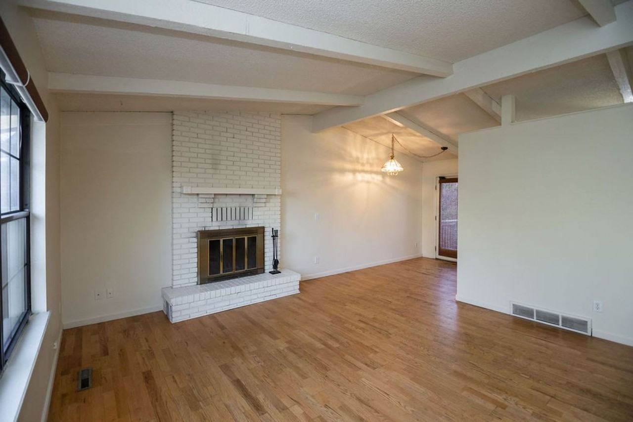 2913 Eastborough Dr - Photo 3 of 35