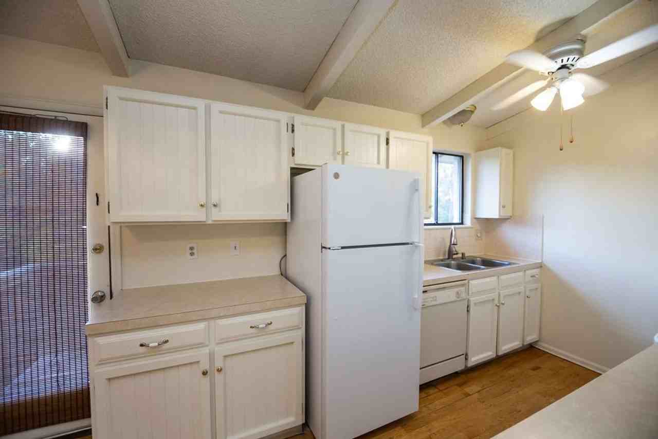 2913 Eastborough Dr - Photo 6 of 35