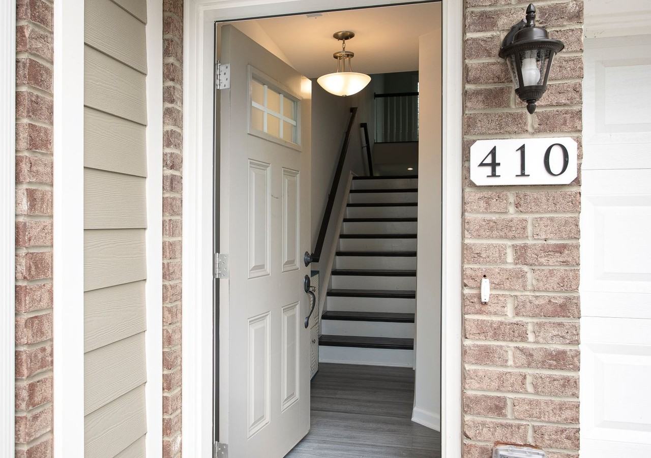 410 Cross Country Way - Photo 2 of 20