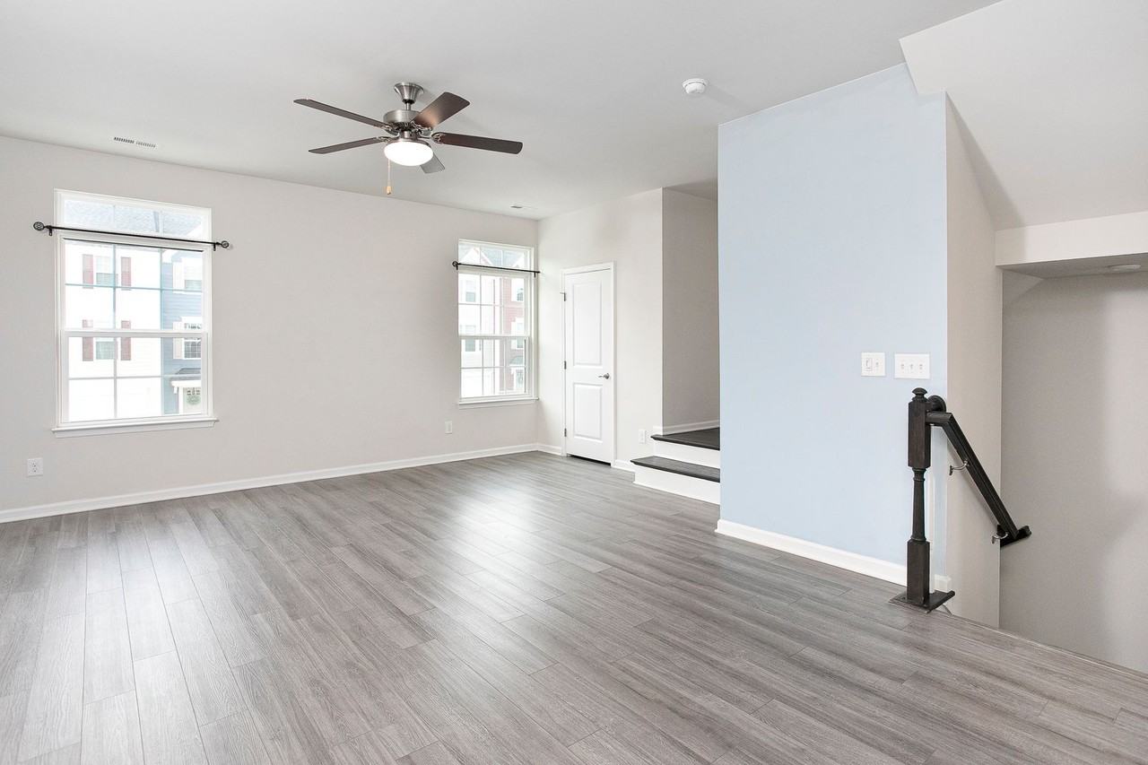 410 Cross Country Way - Photo 3 of 20