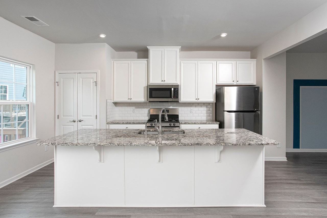 410 Cross Country Way - Photo 5 of 20