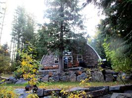 featured image of 878 Lake Dr