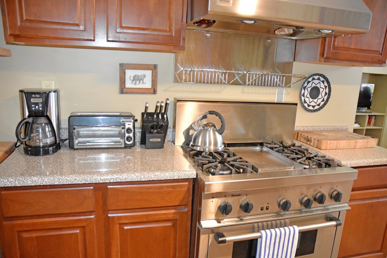 878 Lake Dr - Photo 5 of 23