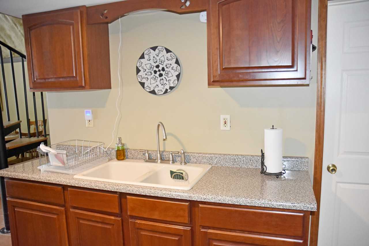 878 Lake Dr - Photo 6 of 23