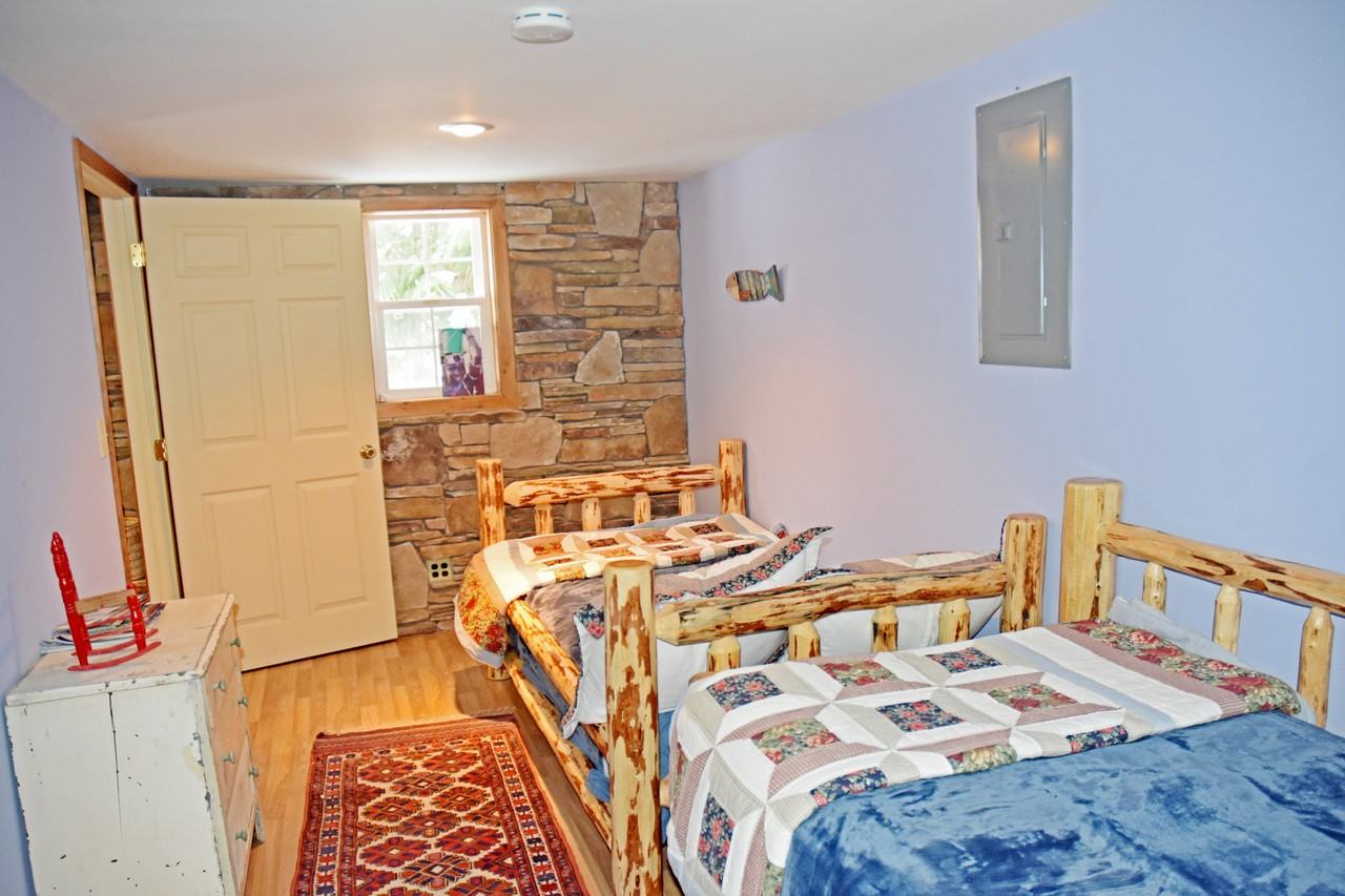 878 Lake Dr - Photo 7 of 23