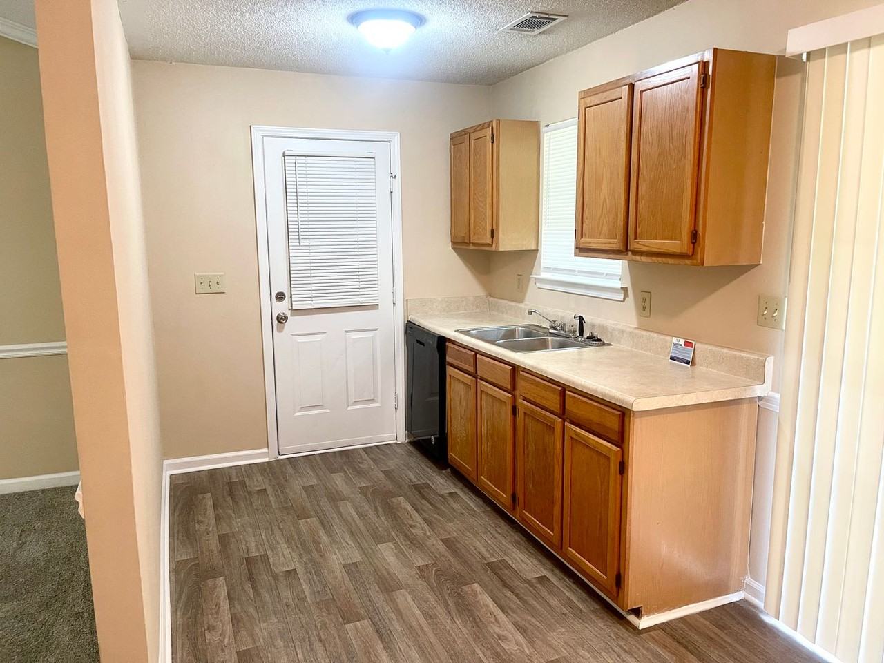 1071 Bridle Creek Dr - Photo 3 of 18