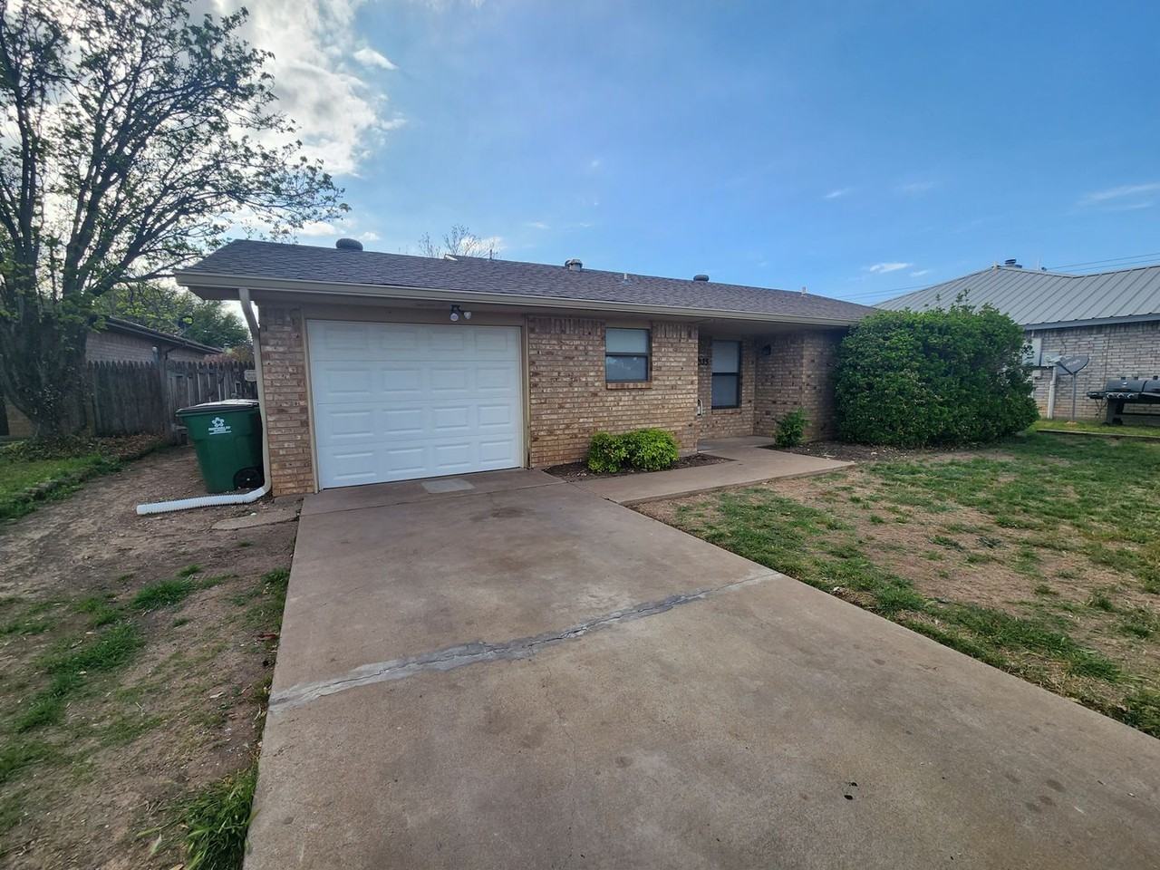 1335 Gordon Blvd - Photo 2 of 12