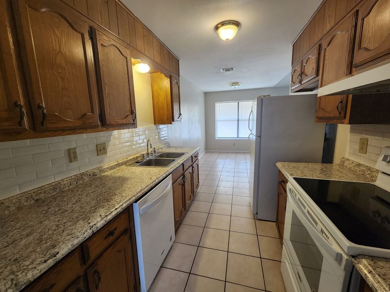 1335 Gordon Blvd - Photo 3 of 12