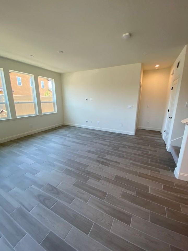 583 Agapanthus Way - Photo 2 of 8