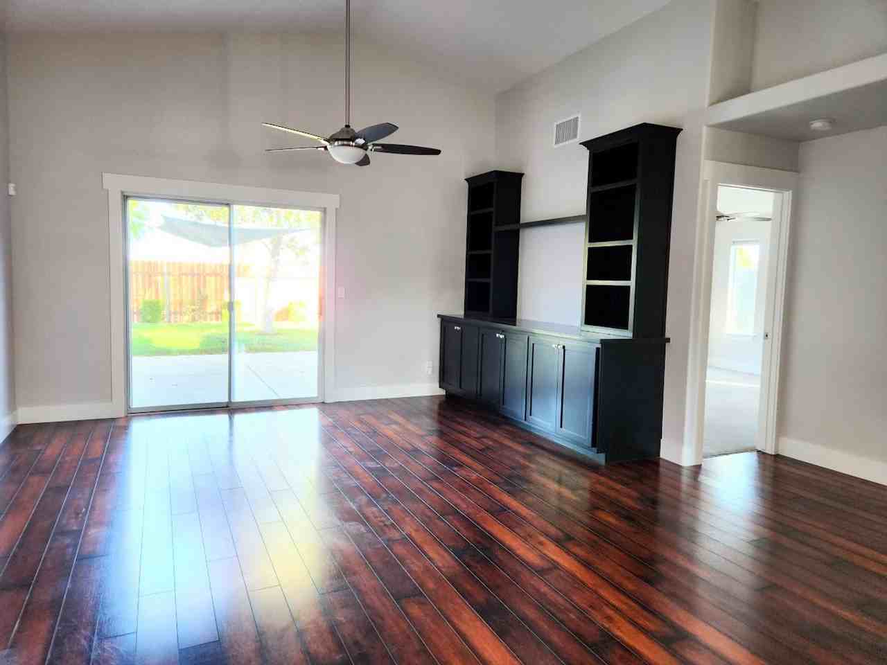 838 Tanis Pl - Photo 4 of 23