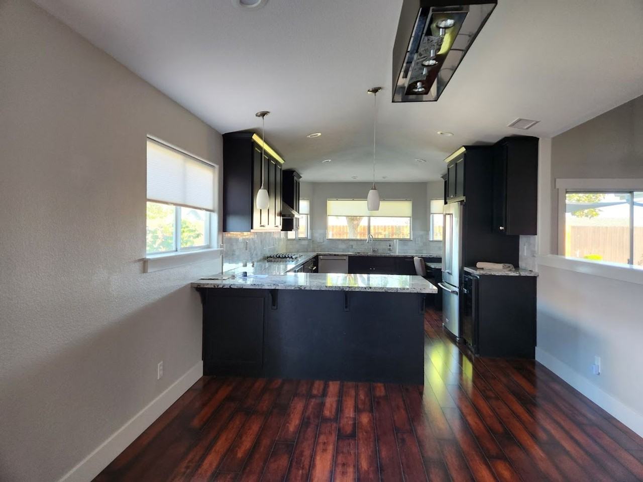 838 Tanis Pl - Photo 7 of 23