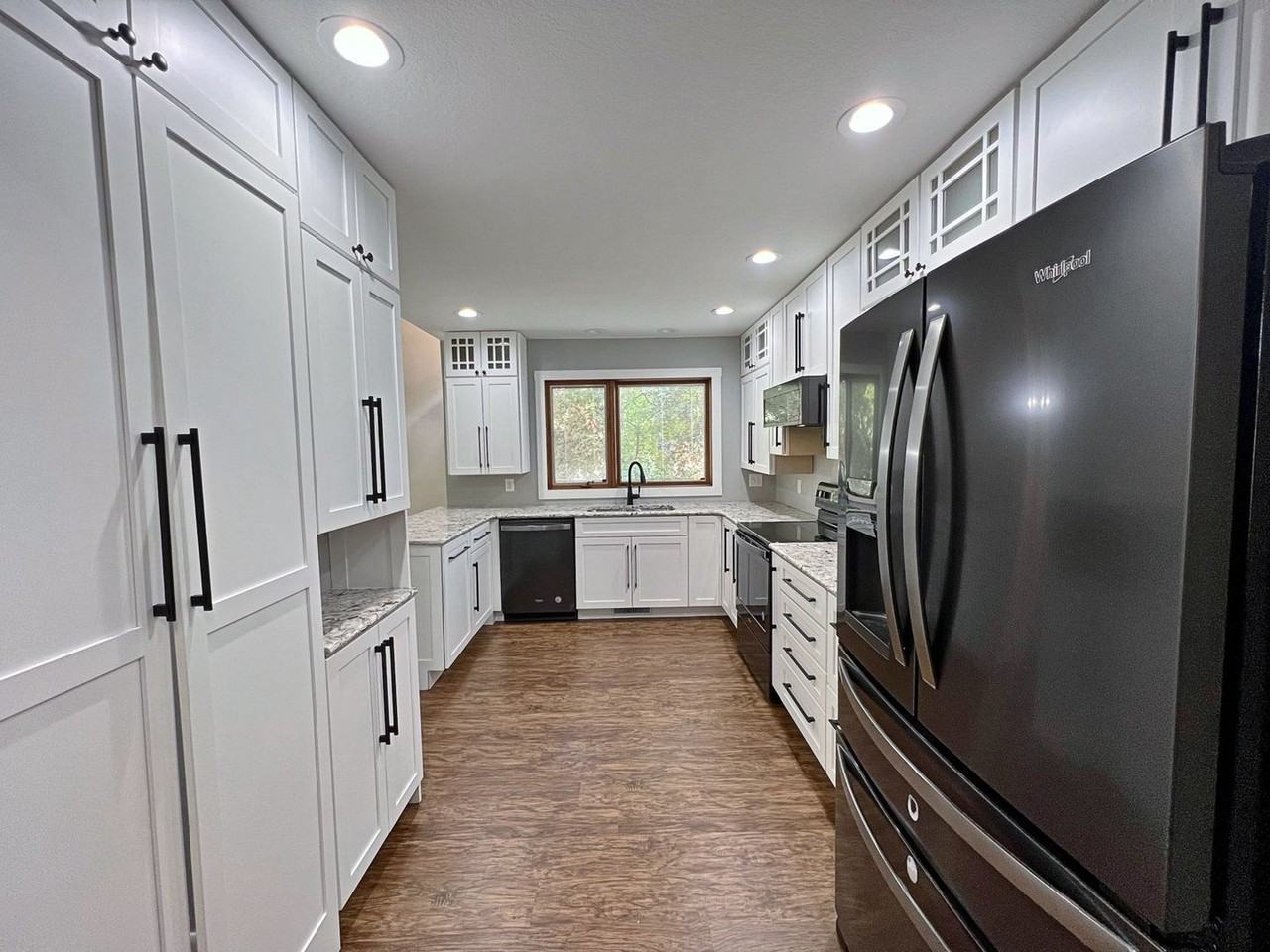 1950 Stadium Dr - Photo 2 of 13